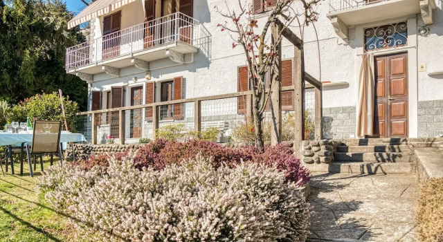 Garden-view Holiday Home in Verbania Near Seabeach, Забронировать Отель Вербания Озеро Лаго-Маджоре