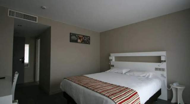 Номер Comfort Hôtel Valencia