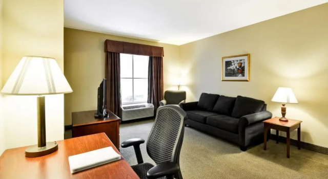 Двухместный люкс c 1 комнатой Hampton Inn & Suites Charleston-West Ashley