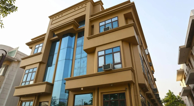 OYO Flagship 525 MG Road Metro Station
