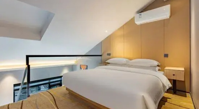 Люкс Comfort Kaihong Yiju Hotel (Shaoxing Lu Xun's Hometown Subway Station)