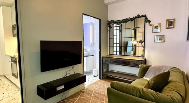 Апартаменты Paradis Calm Modern Studio Apt in Paris