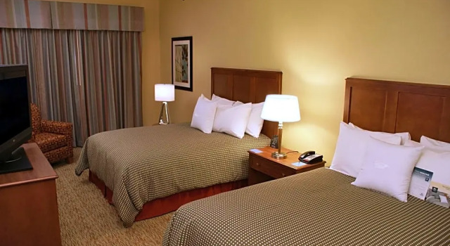 Четырёхместный люкс NONSMOKING c 1 комнатой Homewood Suites by Hilton Phoenix Airport South