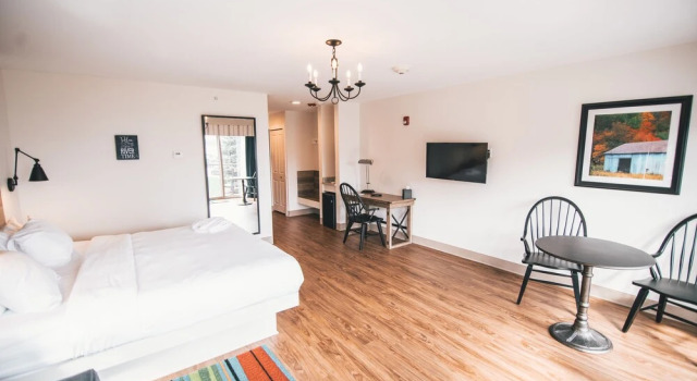 Inn on Water Street, Prenota Hotel Anchor Bay Harbor Michigan