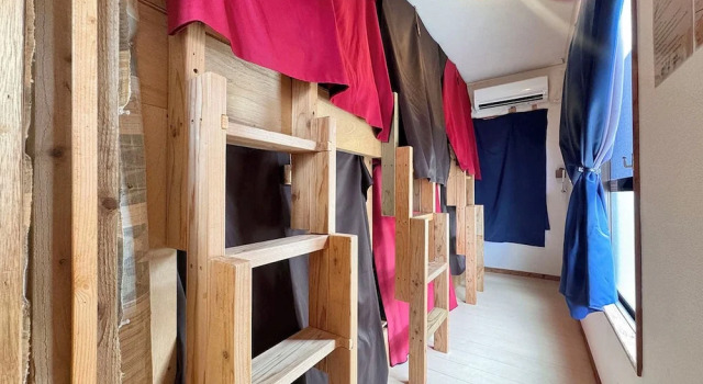 Кровать в общем номере (женский номер) Guesthouse Asibina