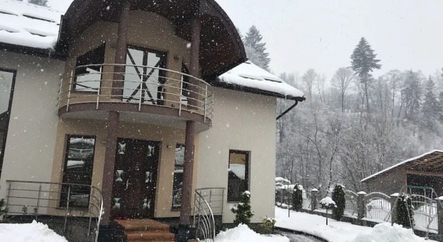 Vila D&D, Rezerwuj Willa Hotele w Carpathians - Romania z parkingiem, Parking