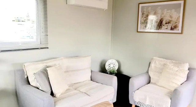 Коттедж c 1 комнатой Almond Court Motel