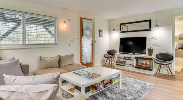 Апартаменты 3 Mi to Downtown Portland: Lush Flat w/ Fire Pit