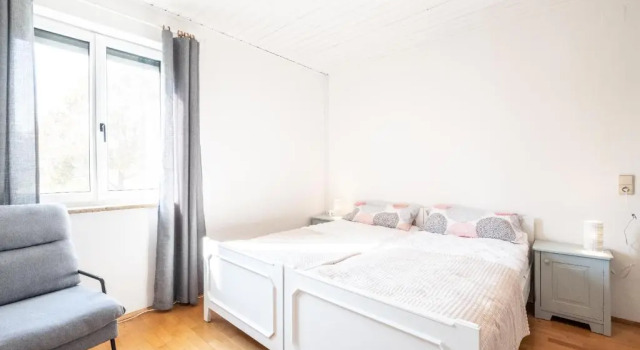 UPSTAIRS Apartment in Haus GRETE, Book Apartment Hotels in East Styria with Parking, Parking