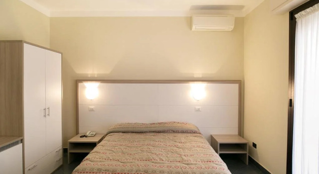 Hotel Olimpia, Забронировать Отель Отели озера Гарды с парковкой, Парковка