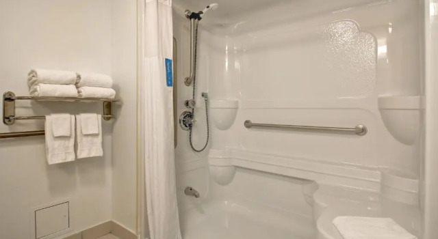 Двухместный номер Standard Hampton Inn & Suites Saint John