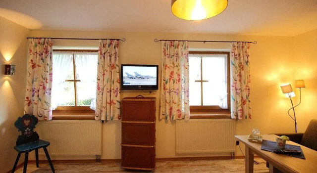 Gästehaus Alpin, Rezerwuj Hotel Bergen Chiemsee