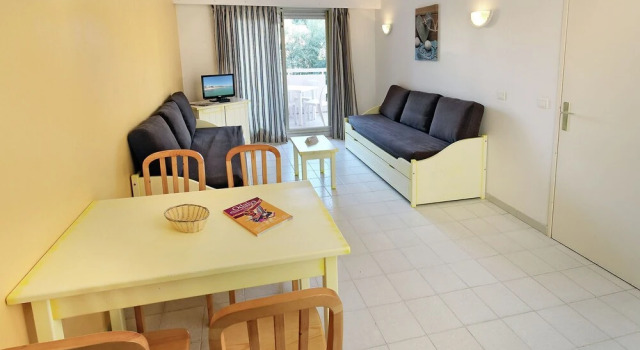 Studio 300 Meters Away From the Lively Beach of Golfe-juan