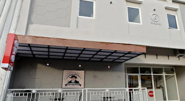 Anata, Book Hotel Hotels in Sulawesi with Parking, Parking