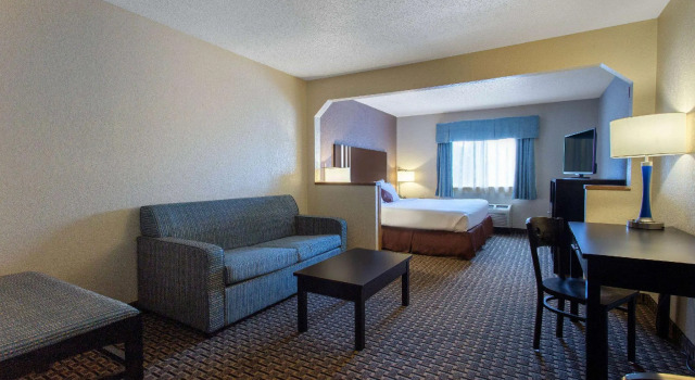 Двухместный люкс Business Ramada by Wyndham Glendale Heights/Lombard