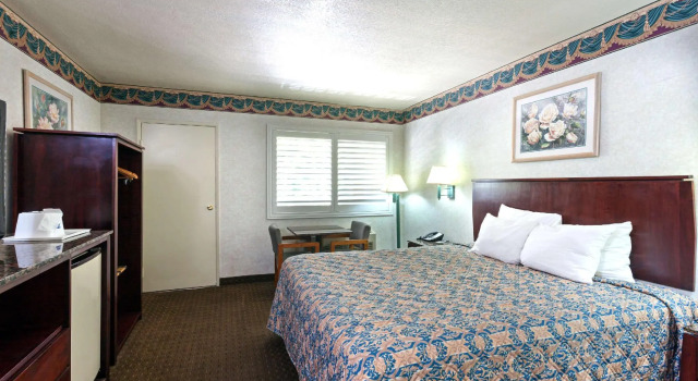 Двухместный номер Standard Travelodge by Wyndham Long Beach Convention Center