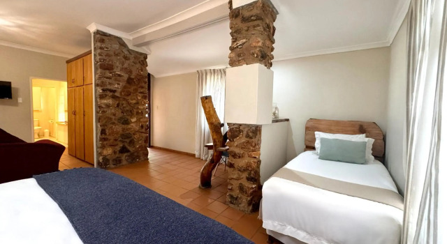 Centurion Guest House and Lodge, จอง เกสท์เฮาส์ Lyttleton Manor เซนทูเรียน
