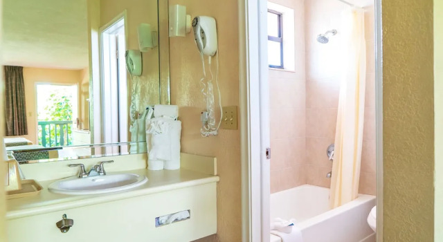 Двухместный номер Deluxe с балконом и с красивым видом из окна Fort Lauderdale Beach Resort by Vacatia