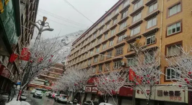 Furui Yueju Homestay (Love Song Square), Prenota Hotel Kangding Sichuan