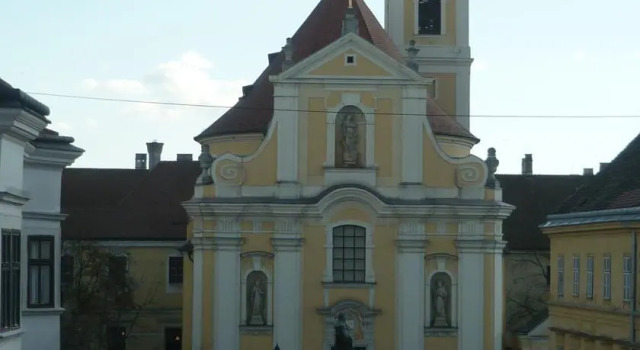 Grf Czirky Panzi, Buchen Sie Hotel Győr Szigetkoz
