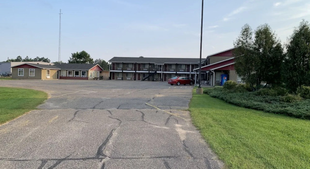 Pine River Inn, Varaa Hotelli Hotellit Minnesota pysäköinnillä, Pysäköinti
