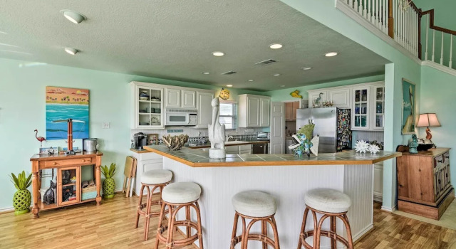 Коттедж с 3 комнатами с балконом 1 Block to Beach: Family Getaway in Galveston