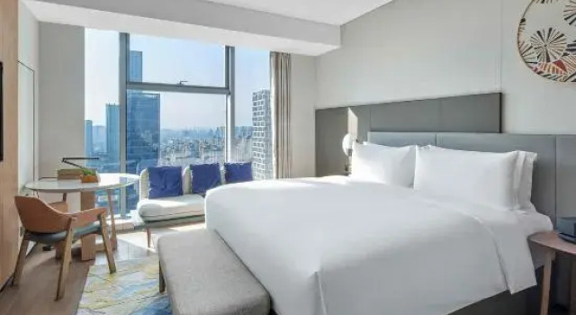 Люкс Vignette Collection Hangzhou Huaxia Center Hotel by IHG