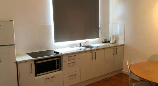 Апартаменты Glenelg Holiday Apartments-Ellis 200 meters to the Beach Free Parking