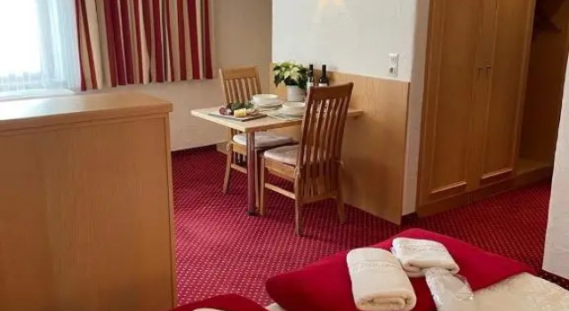 W1 Haus Ganghofer, Prenota Appartamento Hotel a Tirolo con parcheggio, Parcheggio