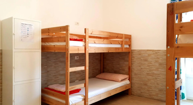 Кровать в общем номере (женский номер) Hostel Mancini Naples