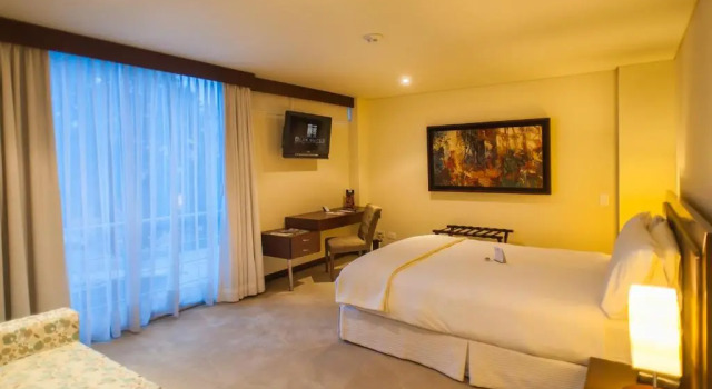 Полулюкс Blue Suites Hotel