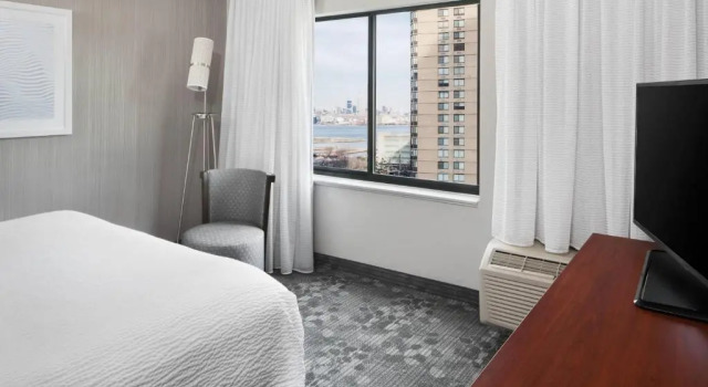 Люкс Courtyard By Marriott Jersey City Newport