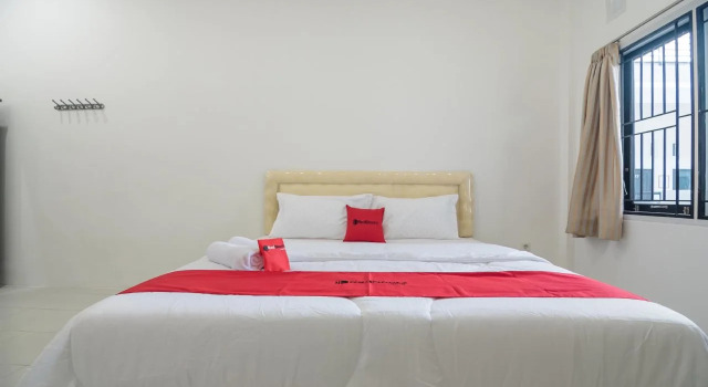 Cemara Guesthouse by RedDoorz, Rezerwuj Hotel Jambi 