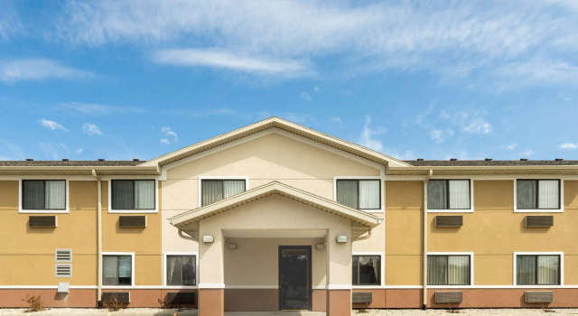 Super 8 by Wyndham Fond Du Lac, Varaa Hotelli Fond du Lac Wisconsin