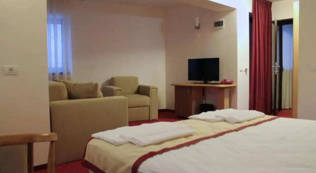 Hotel Carpați, Book Hotel Hotels in Prahova Valley with a Pool, Swimming Pool