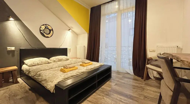 Mestia Retreat Sleeps 12 With Garden