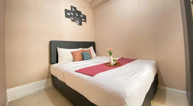 Апартаменты Standard Deluxe 2BR at Parahyangan Residence By Travelio