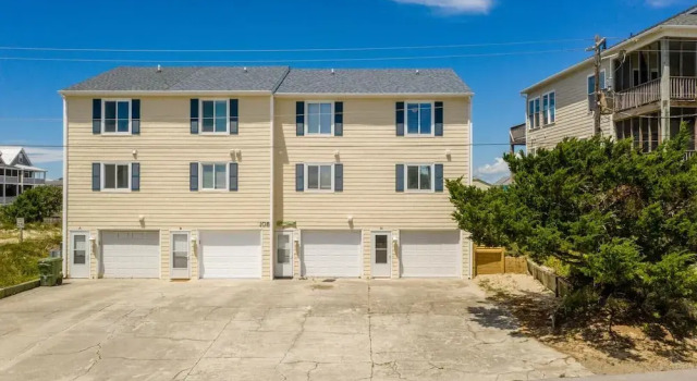 Barefoot Ventures 4 Bedroom Townhouse by RedAwning, Book Vacation Home Atlantic Beach North Carolina