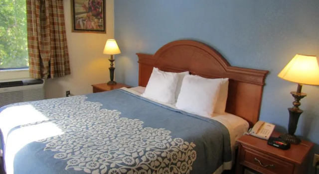 Номер Standard Days Inn by Wyndham Runnemede Philadelphia Area
