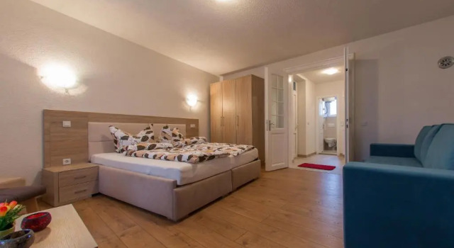 Apartment Sanny, Забронировать Апартаменты/квартира Отели Сараево с парковкой, рядом с Old Sarajevo Clock Tower, Парковка