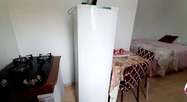 KITNET S2 em TORRES-RS - Na mais bela praia Gaúcha - Cozinha - Banheiro - Ar condicionado - TV smart 32 - Wi-Fi - Estacionamento - Anfitriã Superhost no BnB, Забронировать Отель «постель и завтрак» Торрис Риу-Гранди-ду-Сул, рядом с Lutheranian University of Brazil