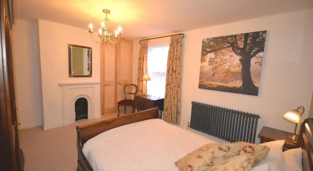Delightful Cottage In Sandwich - One Bedroom