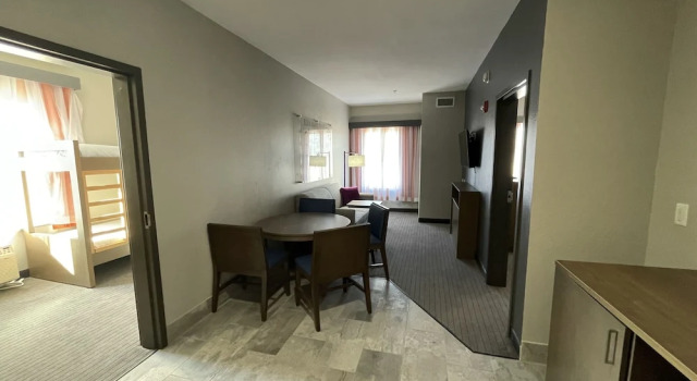 Семейный люкс La Quinta Inn & Suites by Wyndham Augusta Fort Eisenhower