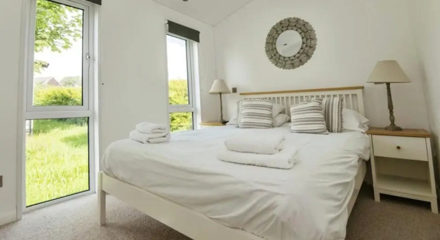 Lodge Sleeps 6 With Private Hot Tub