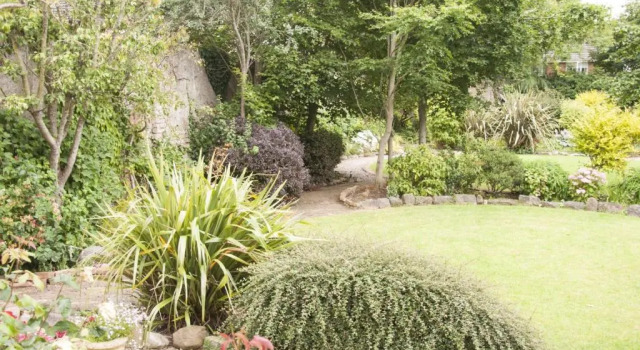 Courtyard Holiday Cottages, Boek Hotel Bettystown Meath