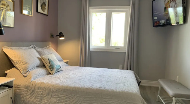 Ambiance by the Falls Cozy Suite, Забронировать Дом для отпуска Отели Ниагара Фолс с парковкой, рядом с Круиз Maid of the Mist, Парковка
