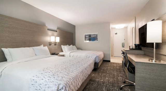 Четырёхместный номер Standard с красивым видом из окна Best Western Plymouth Inn-White Mountains