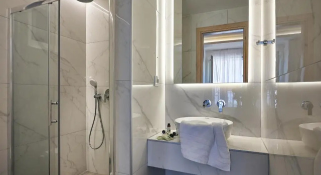 Двухместный номер Deluxe с балконом Cactus Hotel