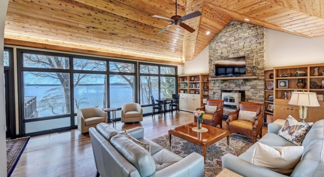 Landover Lodge by Avantstay Waterfront + Dock
