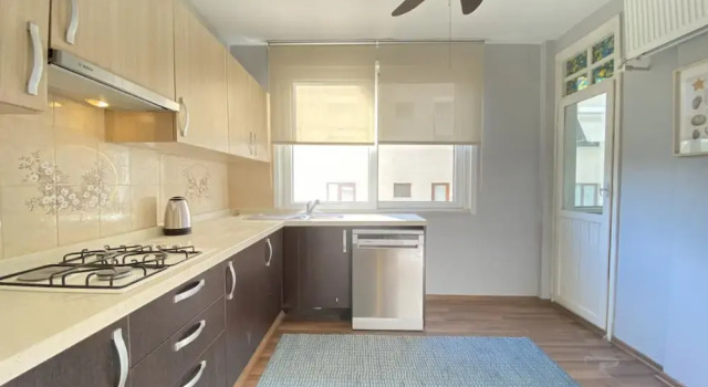 Missafir Sleek Flat With Balcony on Bagdat Street, Varaa Hotelli Hotellit Marmara-alue pysäköinnillä, Pysäköinti